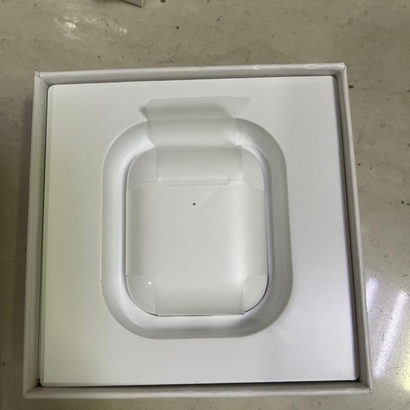 Airpod gen 2 Brand new in box - Picture 3 of 5